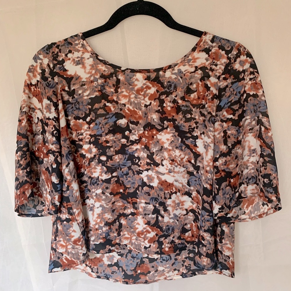🌺 Flowy Crop Top